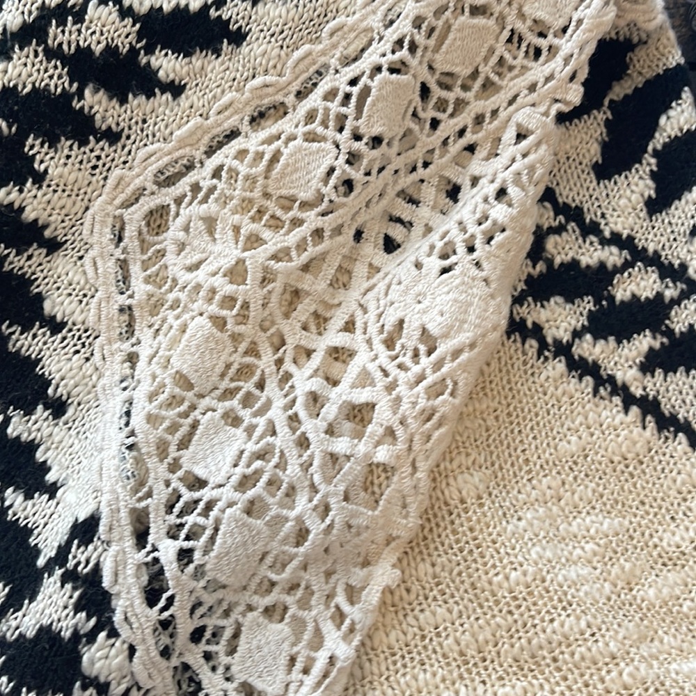Fringed sweater - Picture 6 of 6